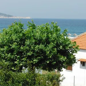 rooms-studios-christina.hotelschalkidiki.net/